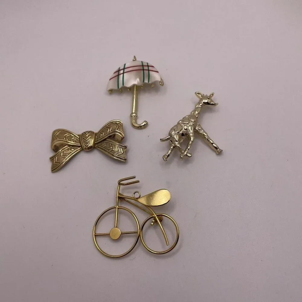 Lot Of 4 Women’s Gold Tone Brooch Pins Metal Bike, Giraffe, Umbrella, Bow - Picture 1 of 11